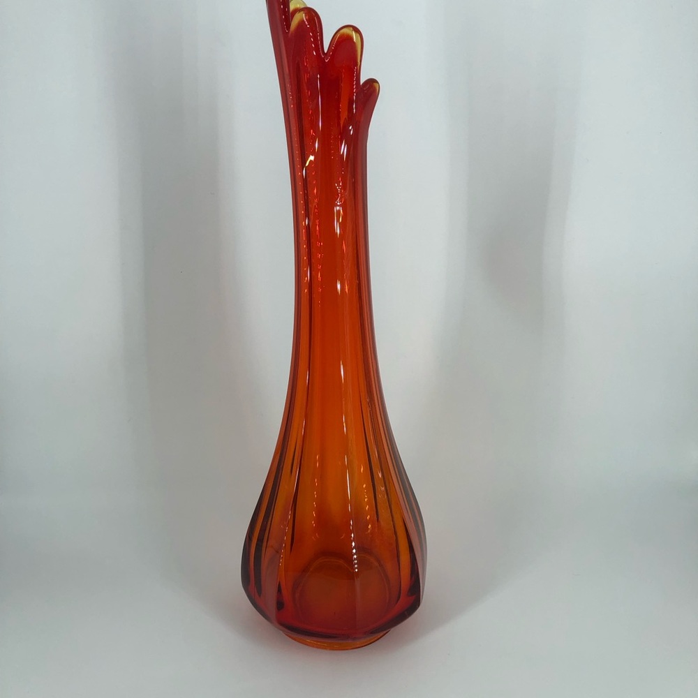 Vintage LE Smith Amberina Swung Glass Vase - Picture 6 of 10